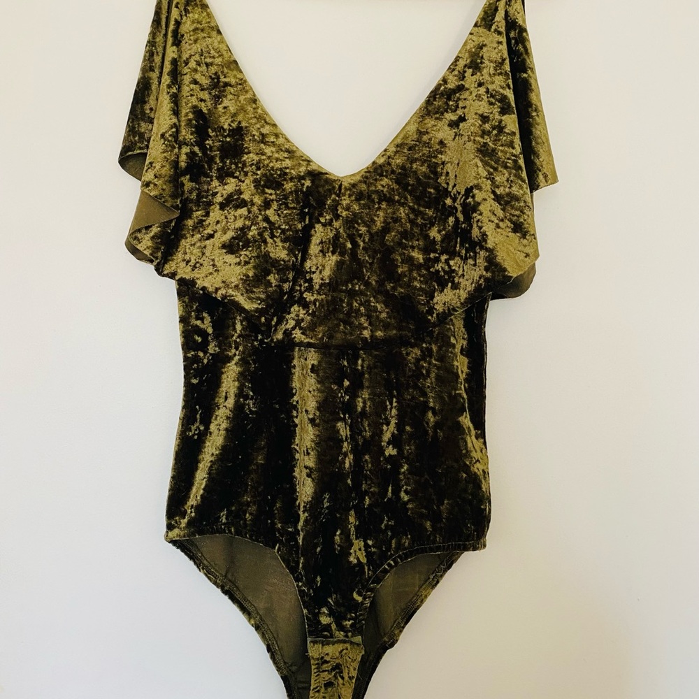 Women’s M/L velvet green bodysuit